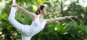 Mulher a praticar yoga | Equilíbrio | Aula | Holmes Place