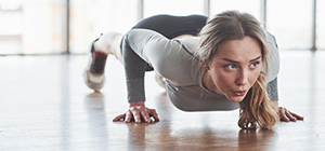 Mulher a fazer exercício físico | Sistema Imunitário | Holmes Place